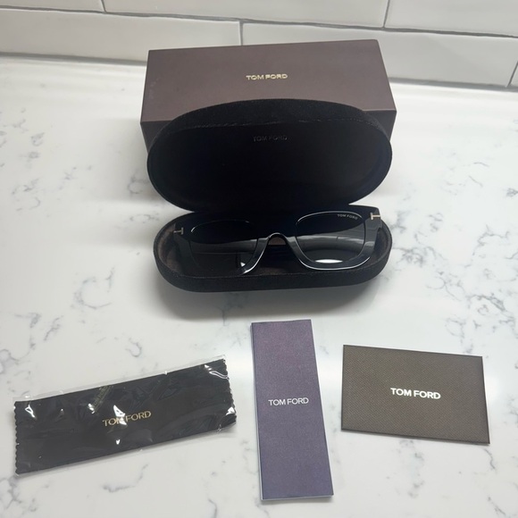 Tom Ford Pia Shiny Black Sunglasses - Picture 4 of 16